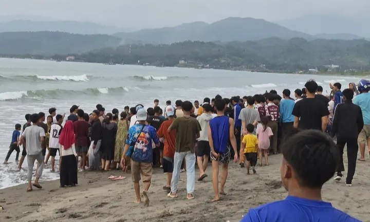Pantai Pasir Honje Sumber Foto (A Ahda)